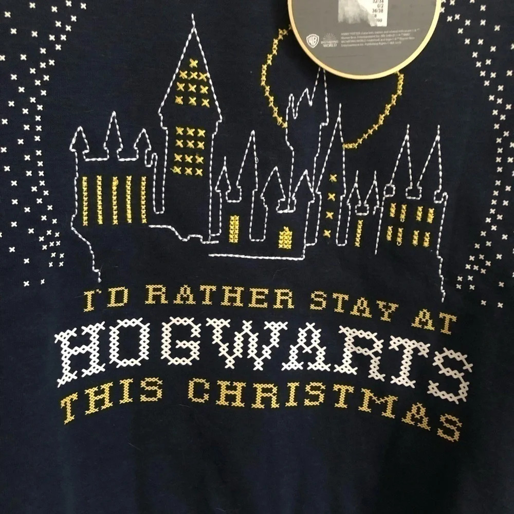 Hogwarts Christmas Sweater - Picture 8 of 10
